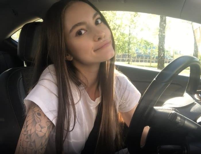 Solazola Teen Masturbate In Teh Car