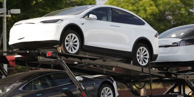 Tesla отзывает 30.000 авто