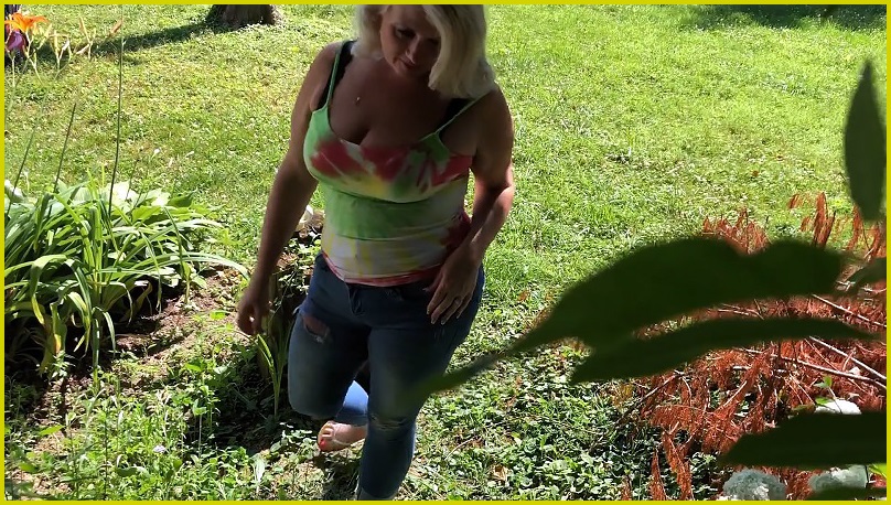 [Paintedrose.live / Manyvids.com] Paintedrose - Son Mows Mommys Lawn [2020, Incest, All Sex, Big Tits, Doggy, Deepthroat, Hairy, Blonde, USA, 1080p]