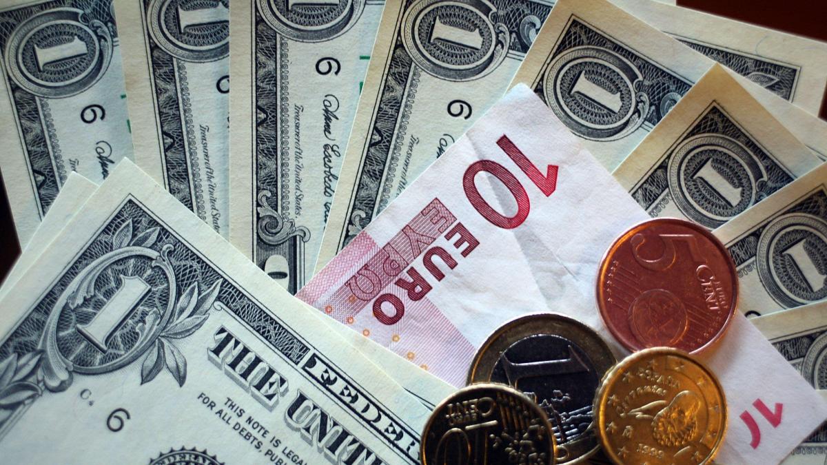 Межбанк закрылся баксом по 28,50-28,52 грн, евро – по 33,27-33,30 грн