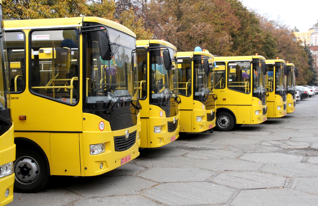 Вісті з Полтави - Керівники 15 закладів освіти Полтавщини отримали ключі від нових шкільних автобусів