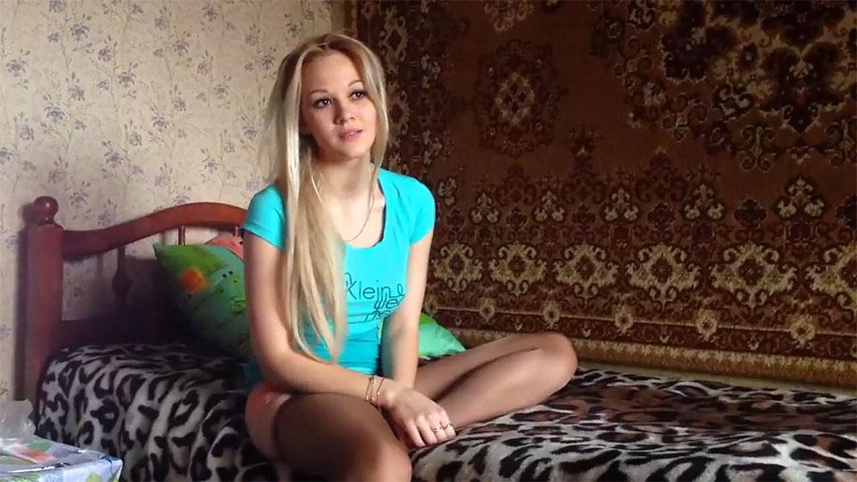 Молодая пара в Российской деревне / Young Couple in the Russian Village [2018 г., Amateur, Homemade, Couple, Young, Beauty, Natural Tits, Blonde, Pantyhose, Oral, Blowjob, Cum on Ass, 720p]