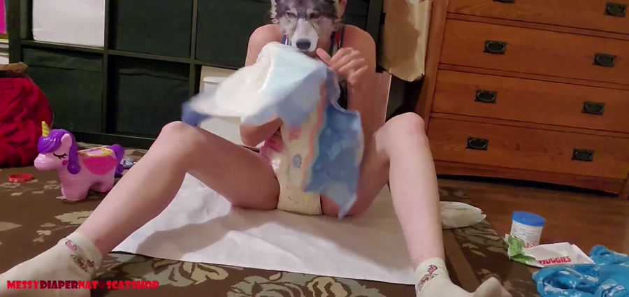 Playing in my messy diaper with MessyDiaperNat (728 MB)