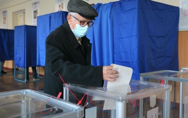 Действующие мэры Ужгорода и Полтавы побеждают на местных выборах - СМИ