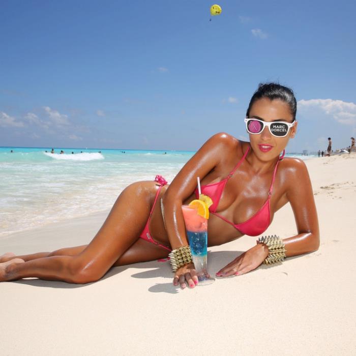 Jade Laroche - Sex On The Beach - (Amateurporn) [FullHD 1080p]
