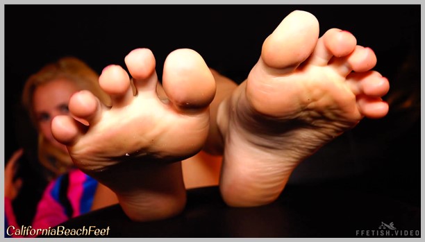 Online Fetish video California Beach Feet - Odette Delacroix small bare feet