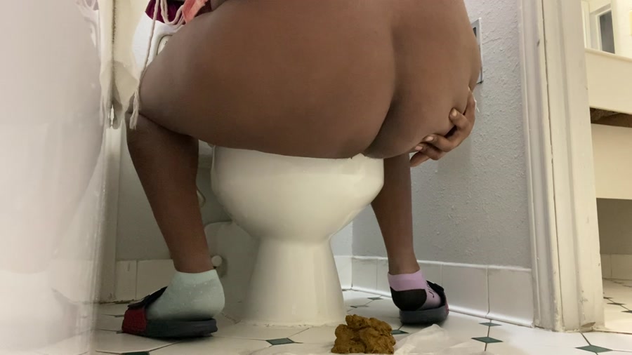 Backwards off the toilet shit LashayyChapo - 24 December 2020-FullHD (784 MB) (Scatshop:1920x1080)