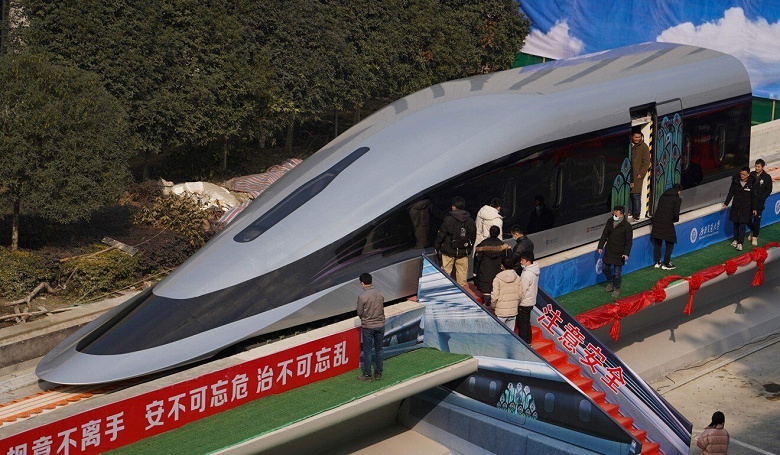 И никакого Hyperloop негодно. В Китае проявили макет поезда, рассчитанного на передвижение со скоростью 620 км/ч