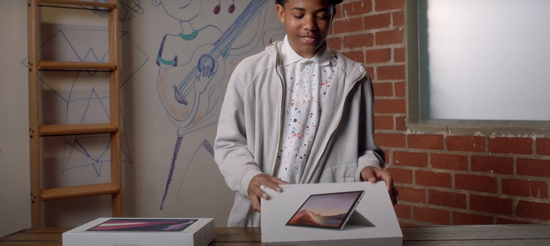 Microsoft потроллила крошечный Touch Bar в ноутбуках MacBook Pro в новейшей рекламе Surface Pro 7