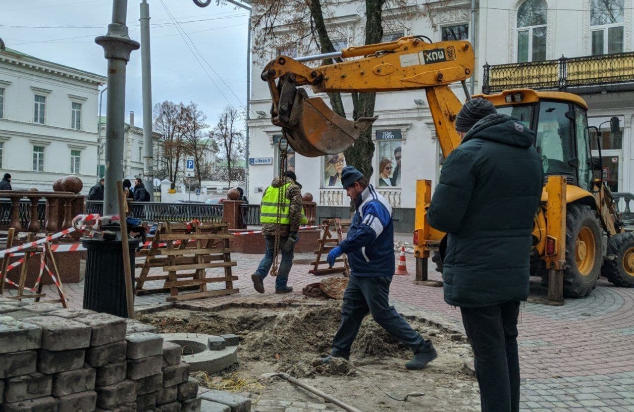 Вісті з Полтави - Біля «Злато місто» утворилося провалля внаслідок пошкодження зливової каналізації