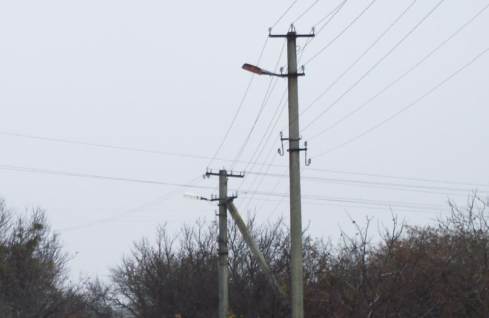 Вісті з Полтави - Внаслідок поривів вітру без електропостачання залишився 21 народонаселений пункт Полтавщини