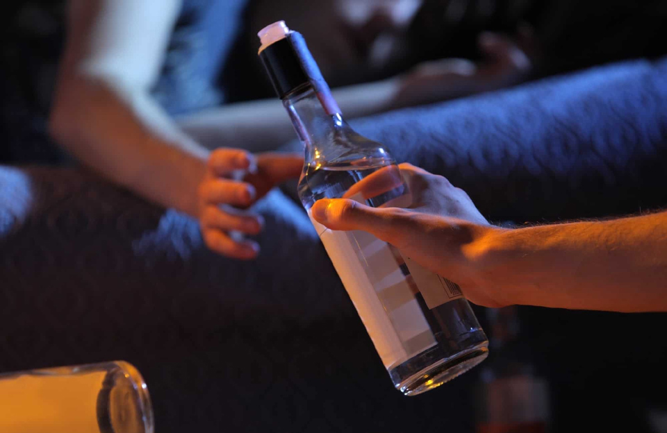 Вісті з Полтави - У Кременчуці троє підлітків отруїлися алкоголем — власниця магазину, де продали спиртне, отримала адмінпротокол