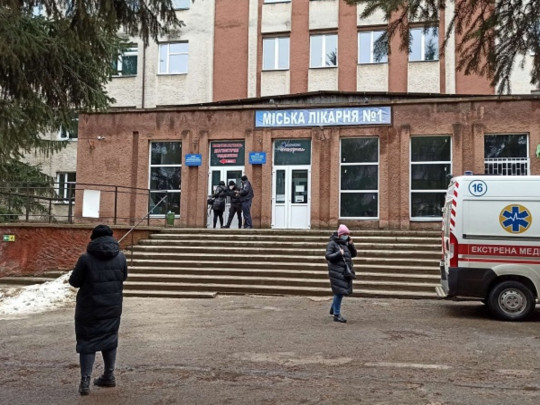 Пожар в ковидной клинике Черновцов: спасатели окрестили количество погибших и пострадавших в ЧП