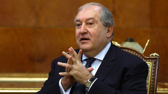 Президент Армении отказался освобождать главу Генштаба по требованию Пашиняна