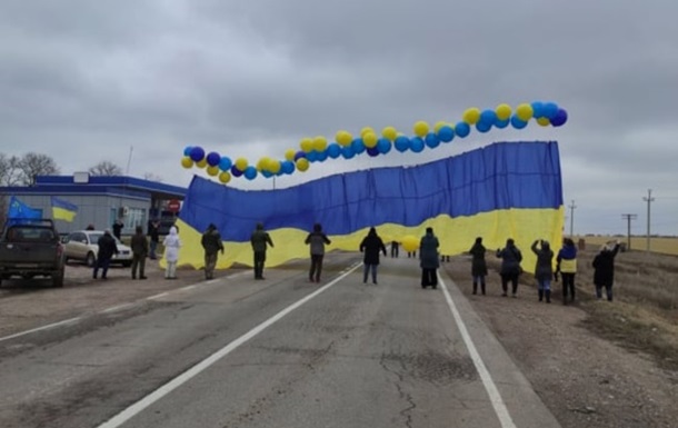 В сторону Крыма запустили украинский флаг