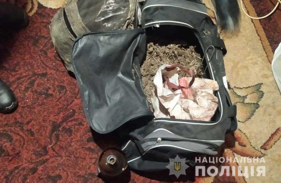 Вісті з Полтави - У Лубенському районі чоловік організував наркопритон — у нього вилучили 2 кг канабісу