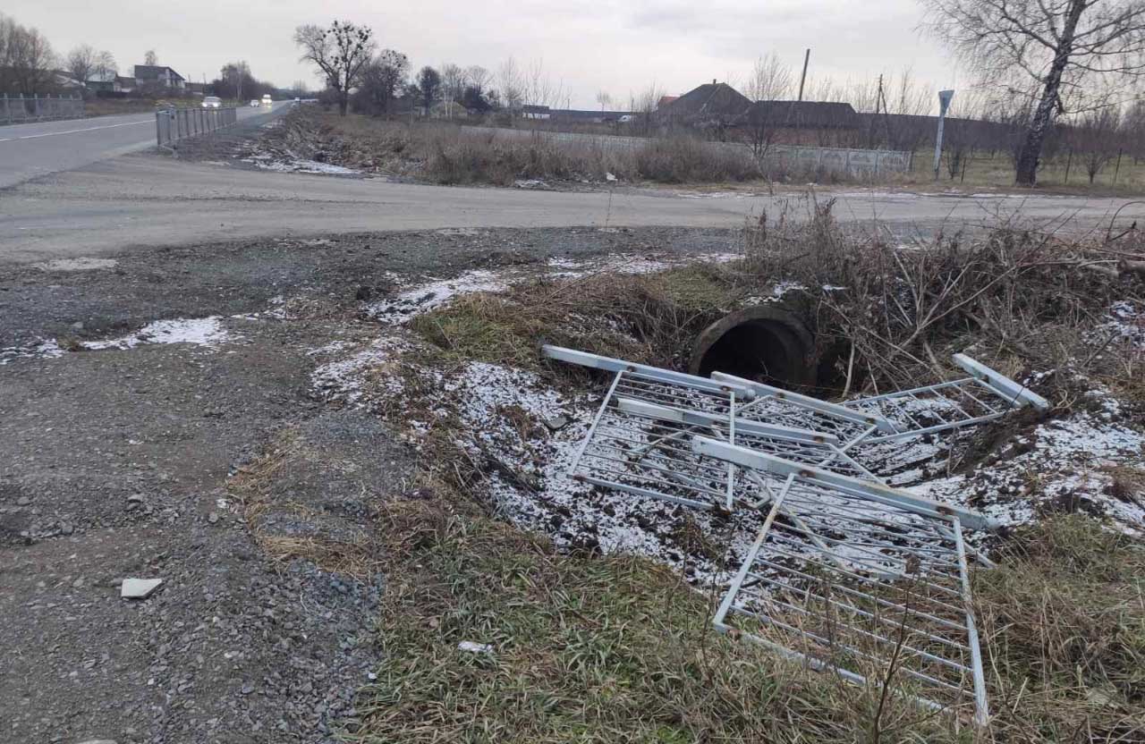 Вісті з Полтави - У Миргородському районі вкрали огородження та дорожні знаки на новій дорозі — збиток понад 240 тис. грн