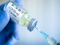Чому врачи утилізують частину довгоочікуваних вакцин проти COVID-19?