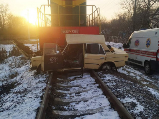 ДТП в Виннице: дизельный поезд столкнулся с автомобилем