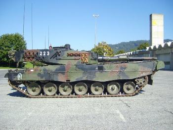 Leopard 2A4 Pz 87 Walk Around