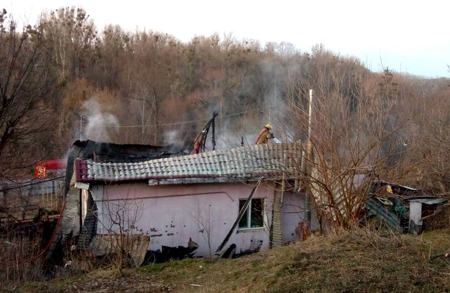 Вісті з Полтави - У Лубнах рятувальники 5 годин тушили пожежу в приватному будинку