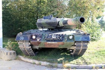 Leopard 2A6 Walk Around