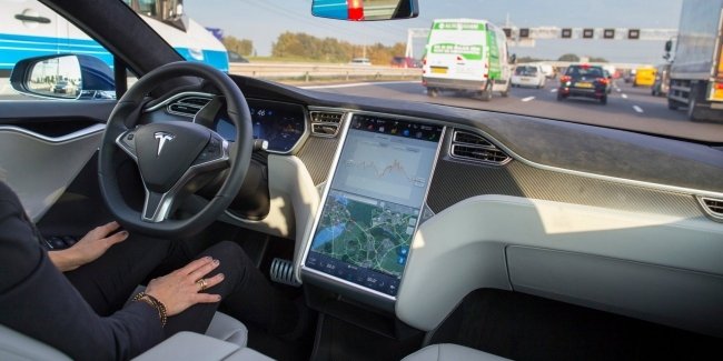 Tesla может не представить технологию автономного вождения в 2021 году