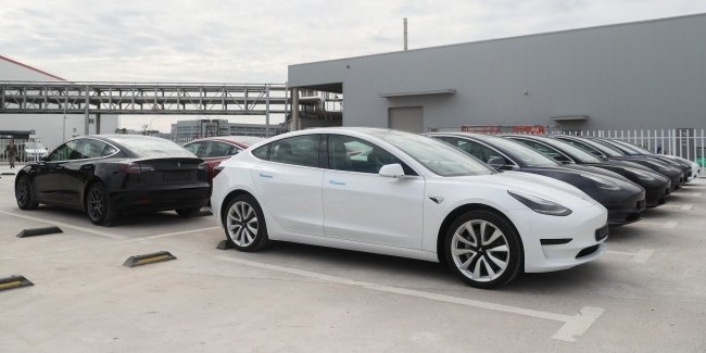 Tesla не успевает производить электромобили - слишком большой спрос!