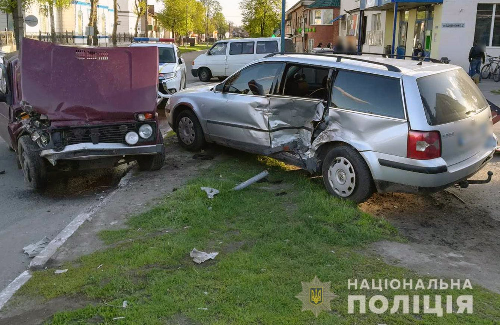 Вісті з Полтави - У Лохвиці п’яний водій влаштував ДТП — пасажир та випадковий пішохід потрапили до лікарні