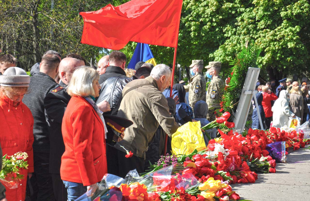 Вісті з Полтави - Мер Полтави у промові до 9 травня згадав про прапори на Монументі Слави та закликав політичні сили забути про чвари