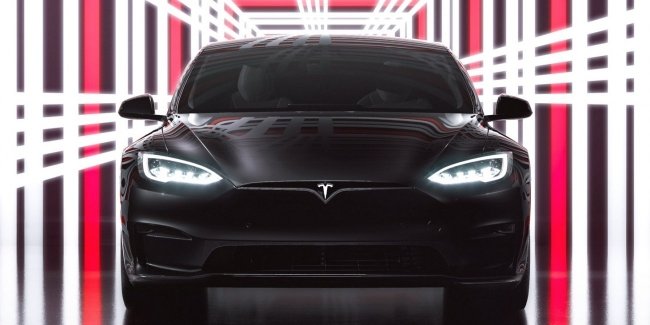 Tesla официально подтвердила дату поставки Model S Plaid