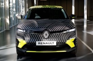 Первые фото электрического Renault Megane