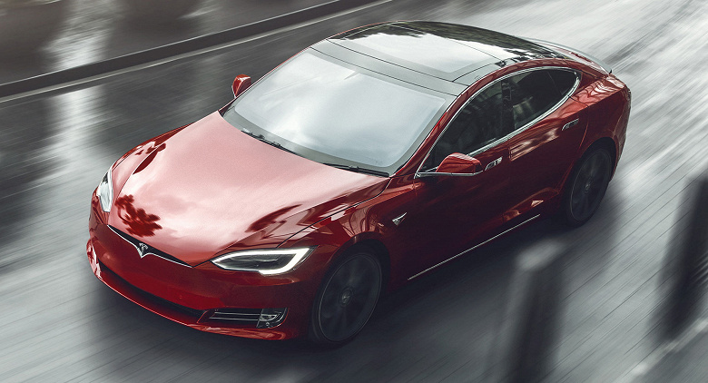 В день выхода самый бойкий серийный автомобиль в истории Tesla Model S Plaid подорожал на 10 000 долларов